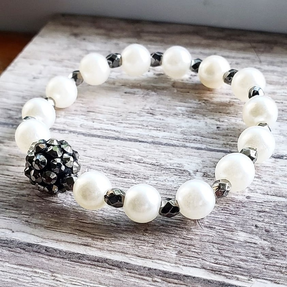Faux pearl beaded bracelet